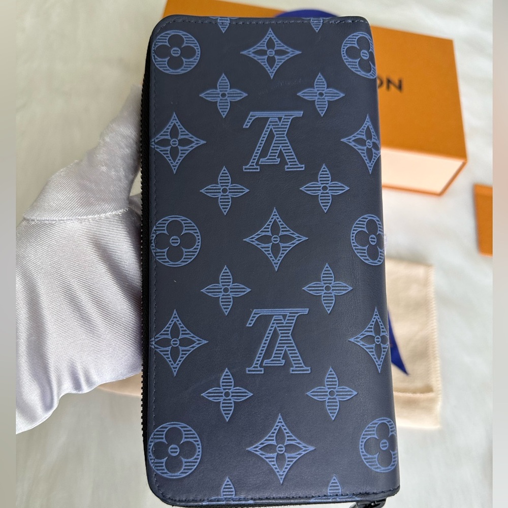 Auth Zippy Wallet Micro Chip - Picture 4 of 17